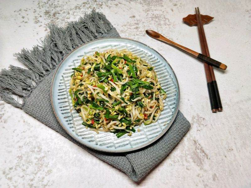 韭菜炒豆芽