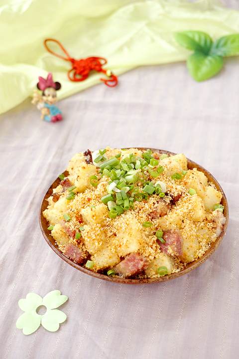 电饭煲粉蒸腊肉土豆