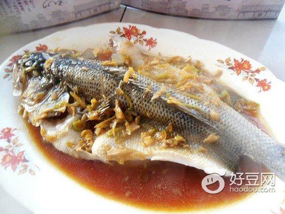 黄酒蒸鲈鱼