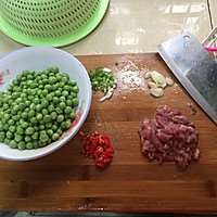 快手菜甜豆炒肉的做法图解1