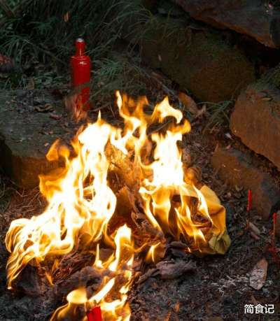 清明节，几点祭祖才吉利？记住2个“黄金”时间，一年发财又顺利插图8