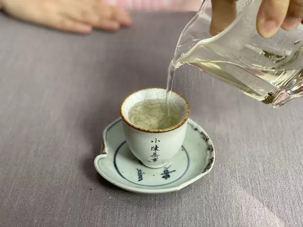 一段关于白茶寿眉饼的茶评，短短26个字，村姑陈扒出4大错漏插图18